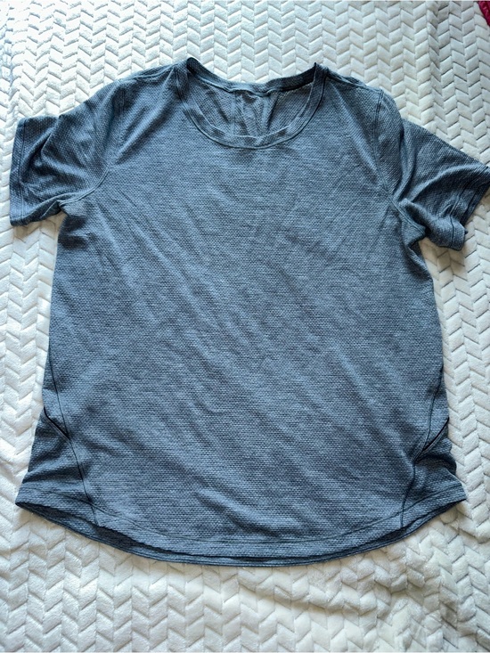 lululemon athletica Tops - Lululemon Long Distance Short Sleeve Shirt Heather Grey Size 8-10 PTP 20.5”